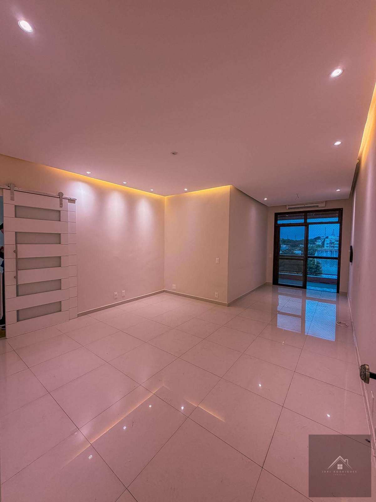 Apartamento para alugar, no Condomínio Caravelas, com 2 quartos - Iuri Rodrigues Imóveis