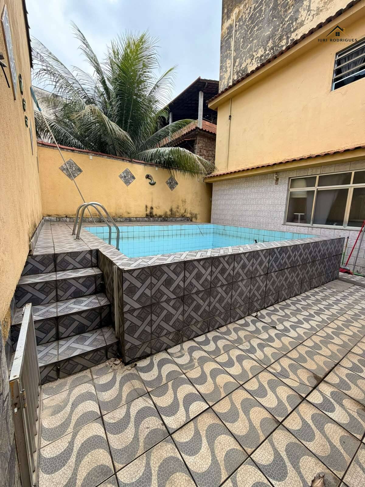 Casa à venda em Belford Roxo, com 4 quartos, 220m² - Iuri Rodrigues Imóveis